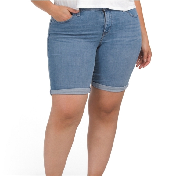 🔹️Levis🔹️Women's Plus Classic Bermuda Blue Denim Shorts Size 24 - Picture 1 of 2